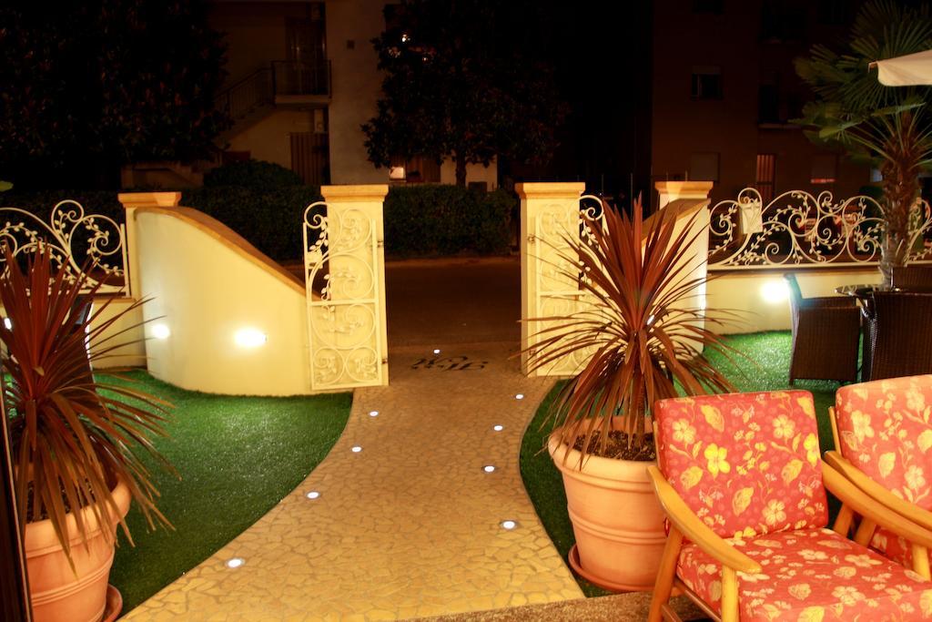Hotel Monica Cervia Exteriör bild