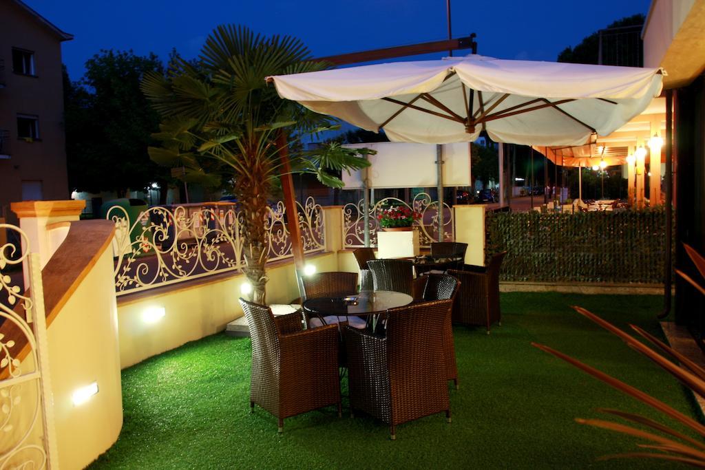 Hotel Monica Cervia Exteriör bild