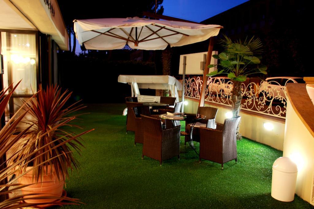 Hotel Monica Cervia Exteriör bild