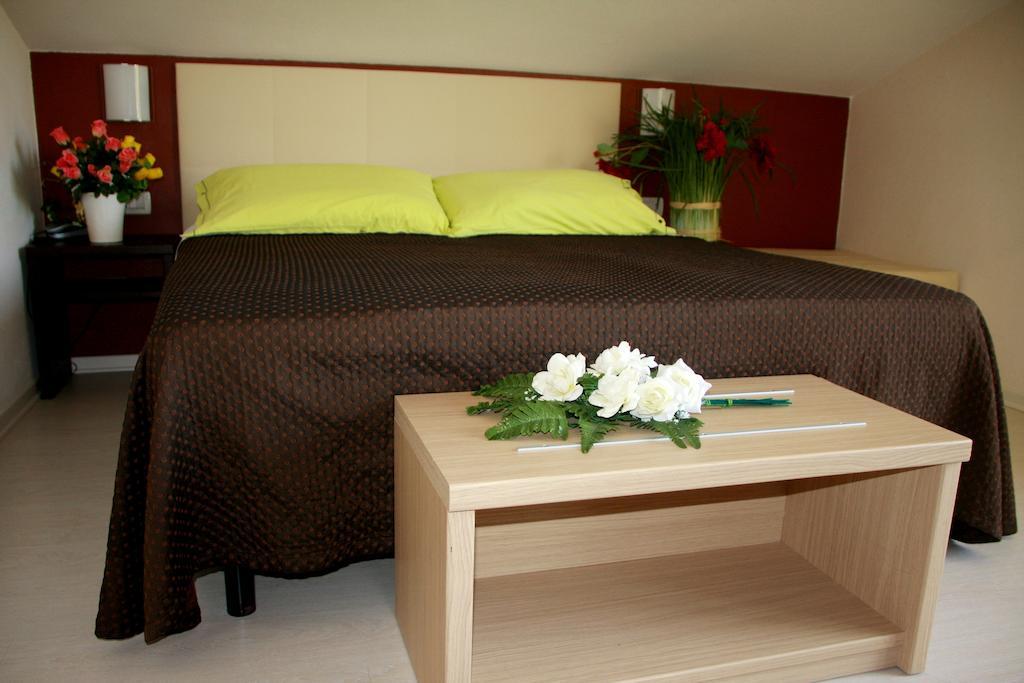 Hotel Monica Cervia Rum bild