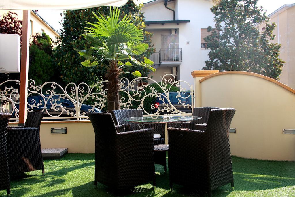 Hotel Monica Cervia Exteriör bild
