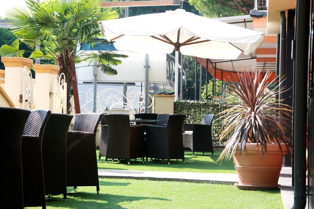 Hotel Monica Cervia Exteriör bild